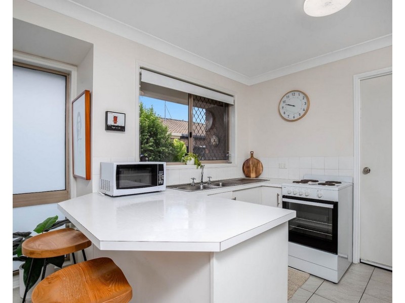 1/140 Whiting Street, Labrador QLD 4215
