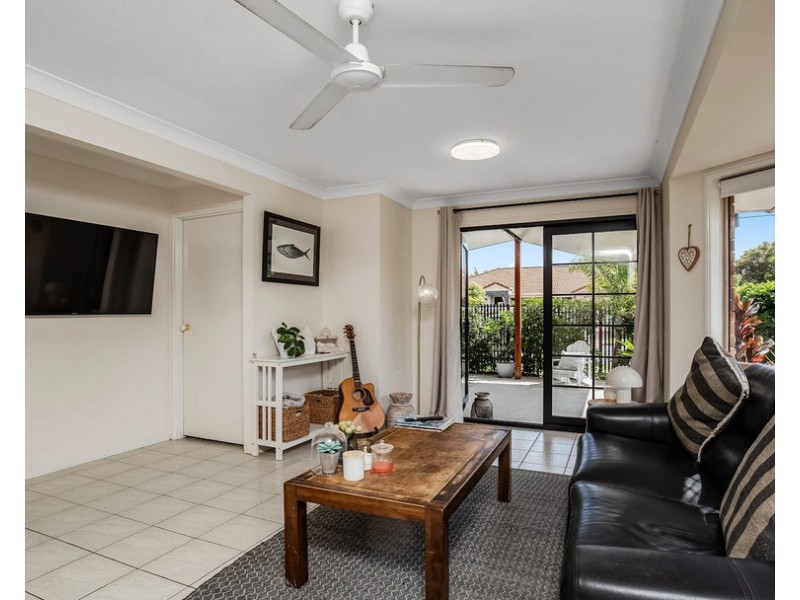 1/140 Whiting Street, Labrador QLD 4215