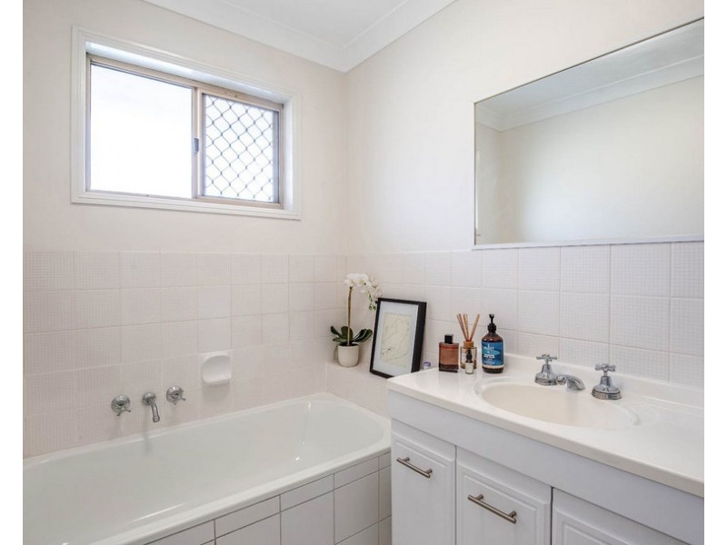 1/140 Whiting Street, Labrador QLD 4215