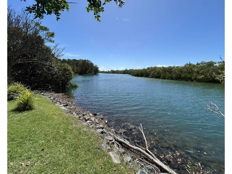 28/18 Tallebudgera Creek Road, Burleigh Heads QLD 4220