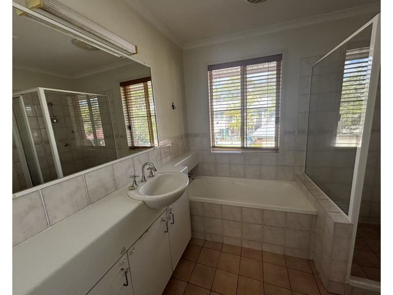 28/18 Tallebudgera Creek Road, Burleigh Heads QLD 4220