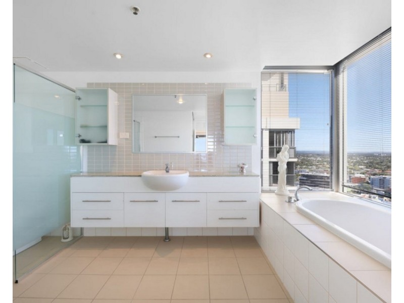 275/105 Scarborough Street, Southport QLD 4215