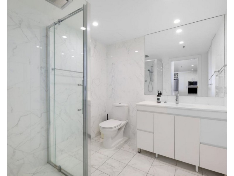 275/105 Scarborough Street, Southport QLD 4215