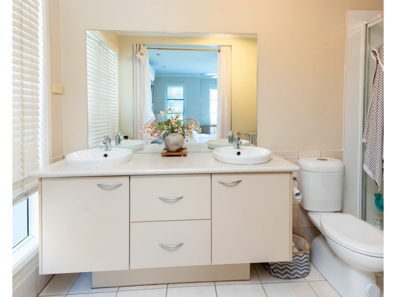 17 Highcrest Court, Molendinar QLD 4214