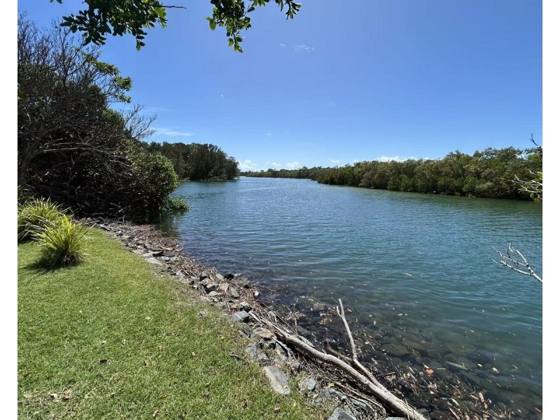 37/18 Tallebudgera Creek Road, Burleigh Heads QLD 4220