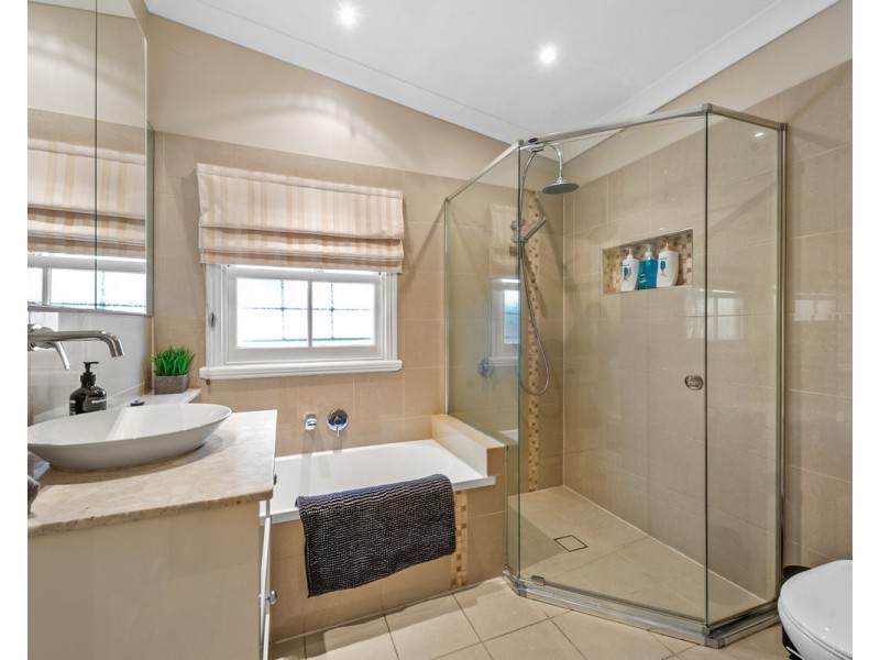 17 Wooloowin Avenue, Wooloowin QLD 4030