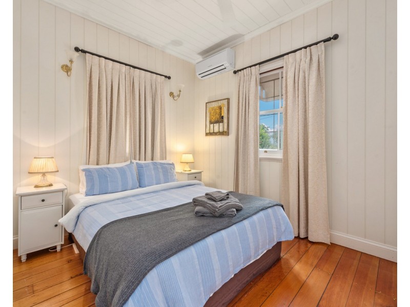 17 Wooloowin Avenue, Wooloowin QLD 4030