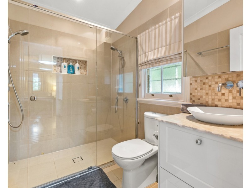 17 Wooloowin Avenue, Wooloowin QLD 4030