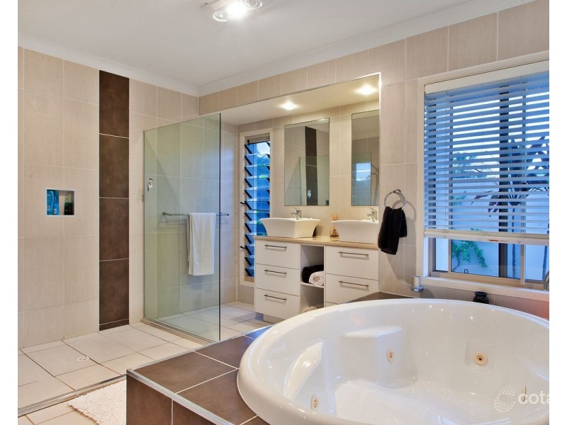 4 Attenuatta Place, Noosaville QLD 4566