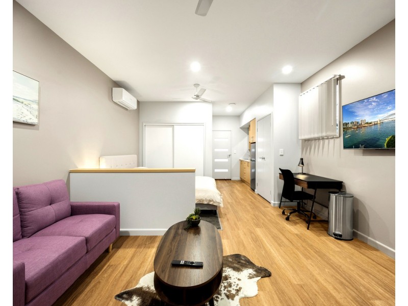 1 / 6 Medika Street, Runaway Bay QLD 4216