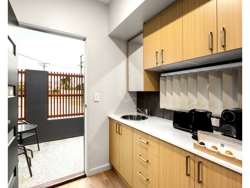 1 / 6 Medika Street, Runaway Bay QLD 4216