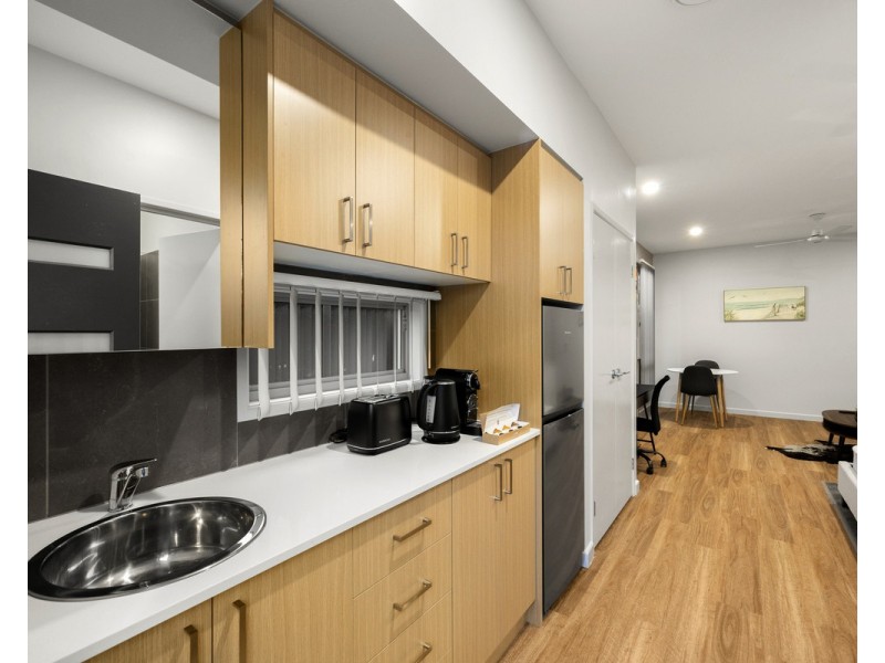 1 / 6 Medika Street, Runaway Bay QLD 4216