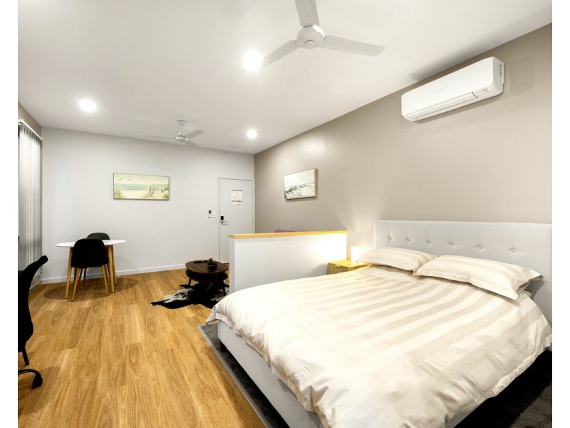 1 / 6 Medika Street, Runaway Bay QLD 4216