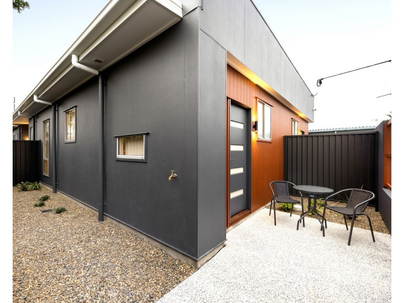 1 / 6 Medika Street, Runaway Bay QLD 4216