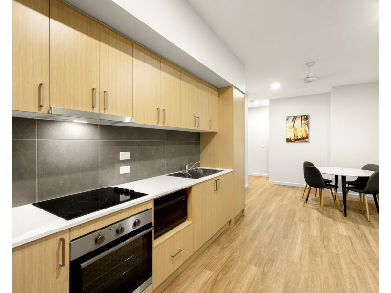 1 / 6 Medika Street, Runaway Bay QLD 4216