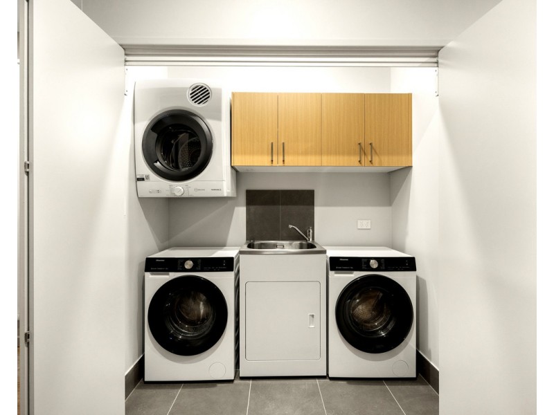 1 / 6 Medika Street, Runaway Bay QLD 4216