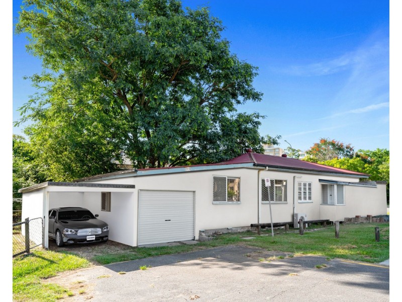 247 Sir Fred Schonell Drive, St Lucia QLD 4067