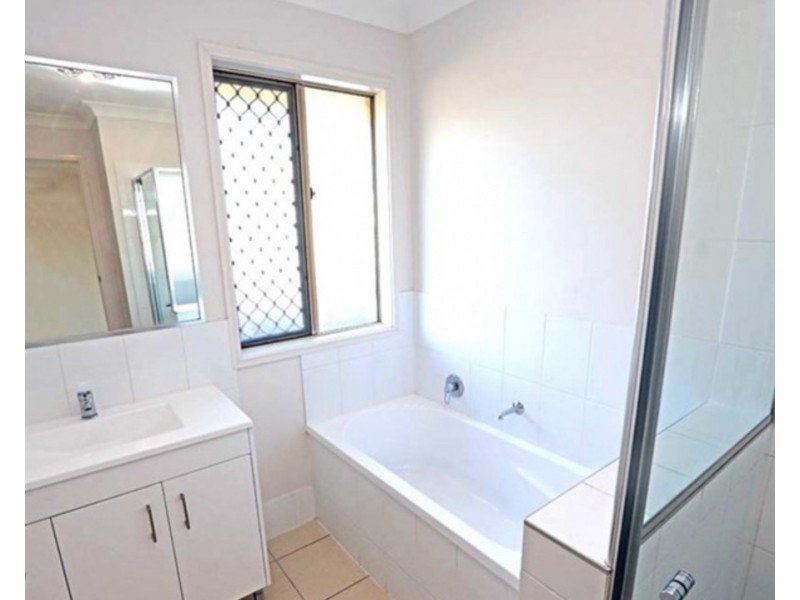 1 & 2/11 Acemia Drive Acemia Drive, Morayfield QLD 4506