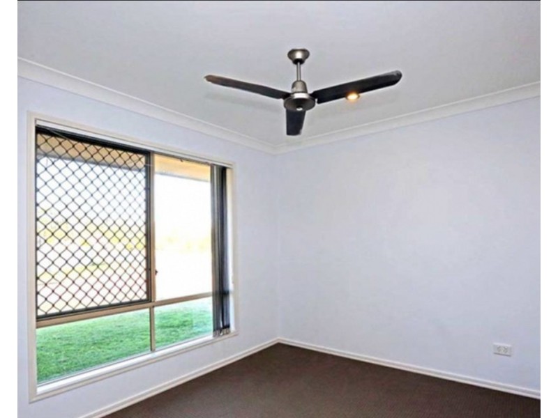 1 & 2/11 Acemia Drive Acemia Drive, Morayfield QLD 4506