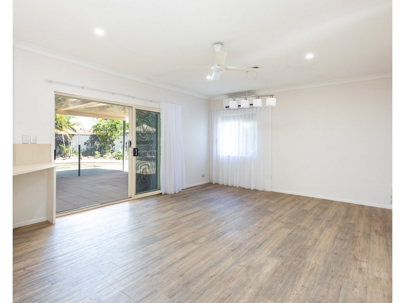 18 Suncrest Court, Parkwood QLD 4214