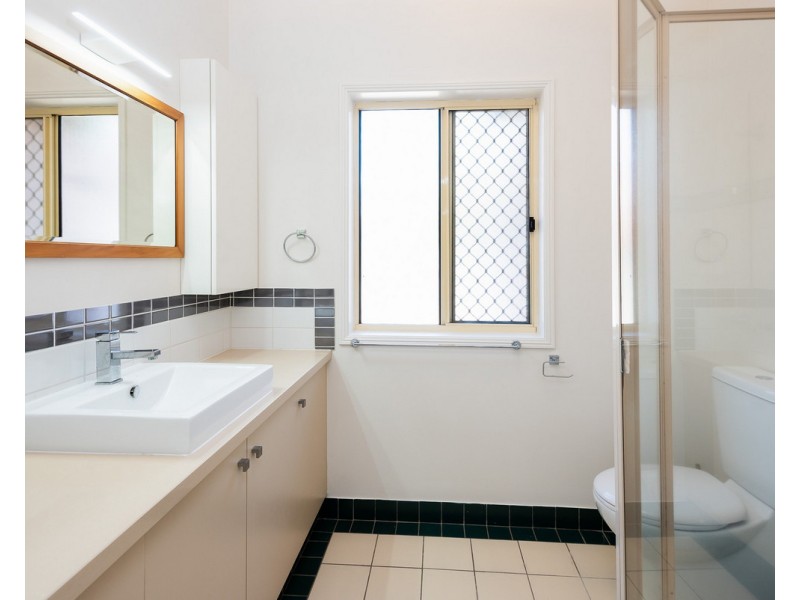 18 Suncrest Court, Parkwood QLD 4214