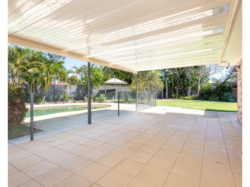 18 Suncrest Court, Parkwood QLD 4214