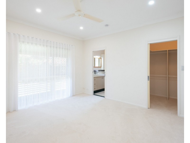 18 Suncrest Court, Parkwood QLD 4214