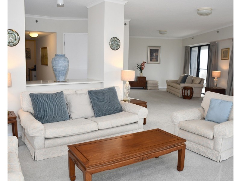 24 Breaker Street, Main Beach QLD 4217