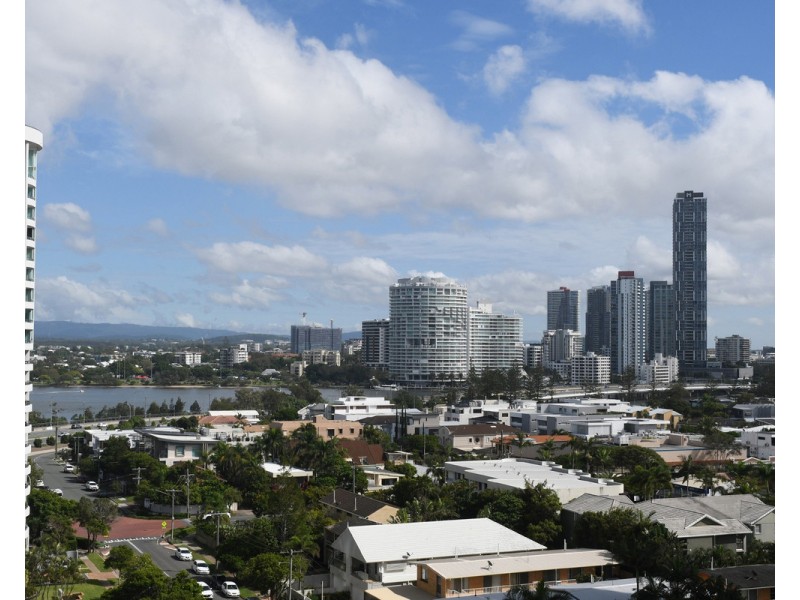 24 Breaker Street, Main Beach QLD 4217