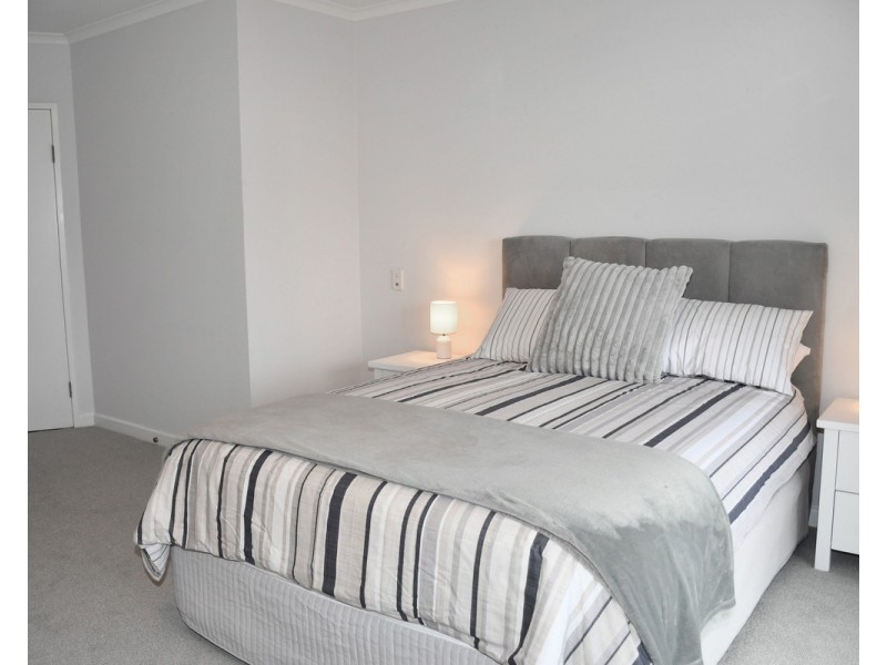 24 Breaker Street, Main Beach QLD 4217