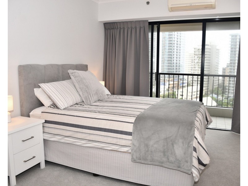 24 Breaker Street, Main Beach QLD 4217