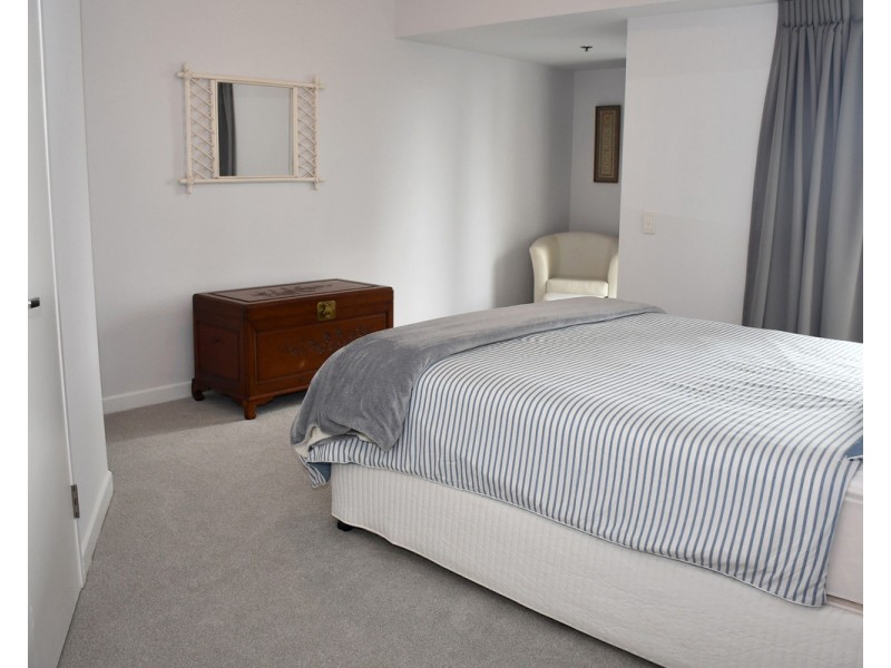 24 Breaker Street, Main Beach QLD 4217