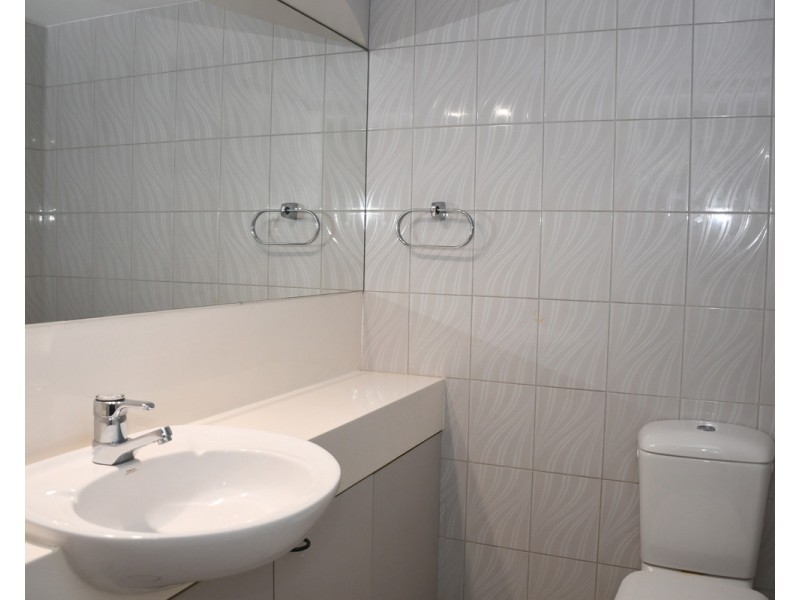 24 Breaker Street, Main Beach QLD 4217