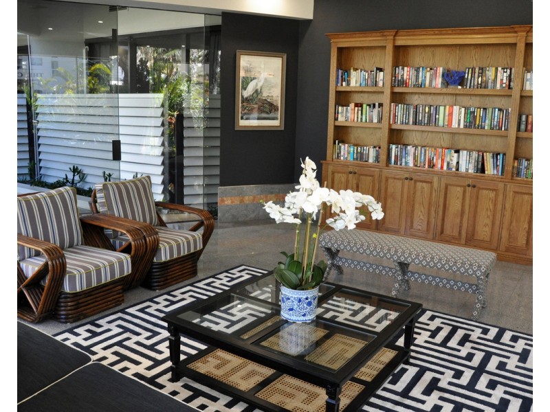 24 Breaker Street, Main Beach QLD 4217