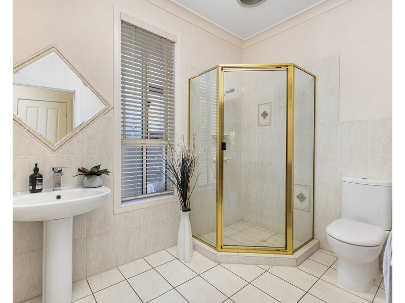 18 Tranquility Circuit, Helensvale QLD 4212