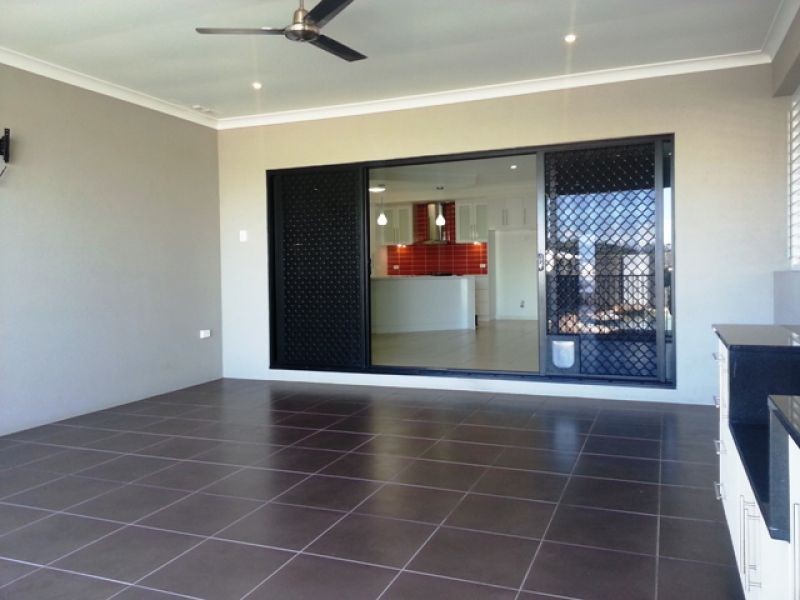 21 Douglas Crescent, Rural View QLD 4740