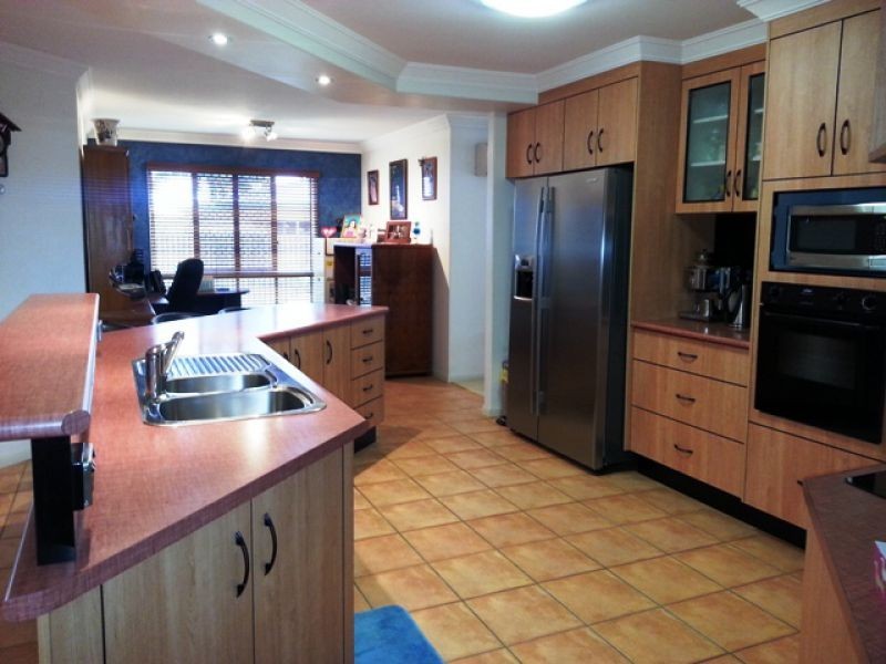 6 Bonsai Court, Glenella QLD 4740