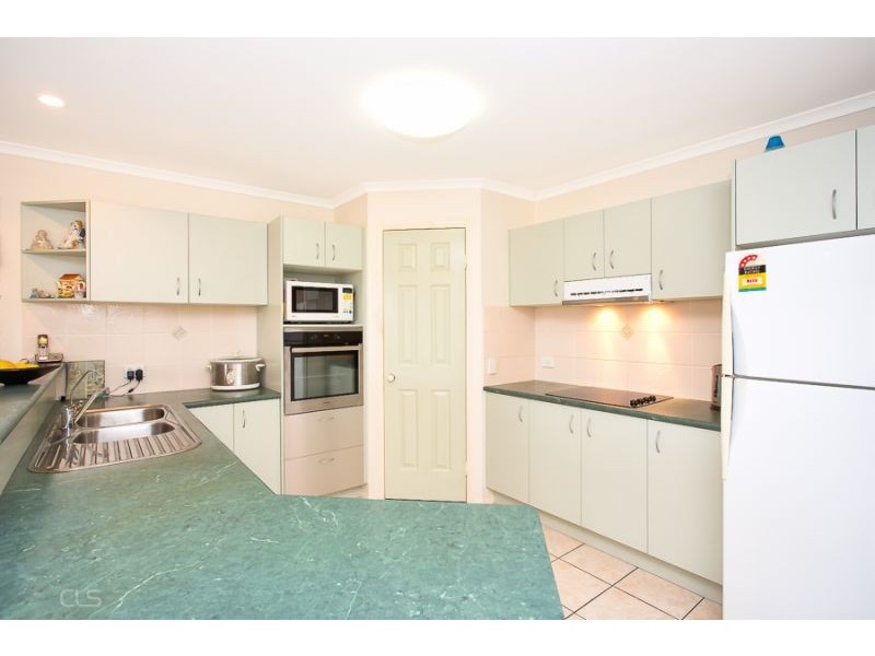 5 Scarborough Crt, Sandstone Point QLD 4511