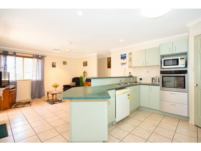 5 Scarborough Crt, Sandstone Point QLD 4511