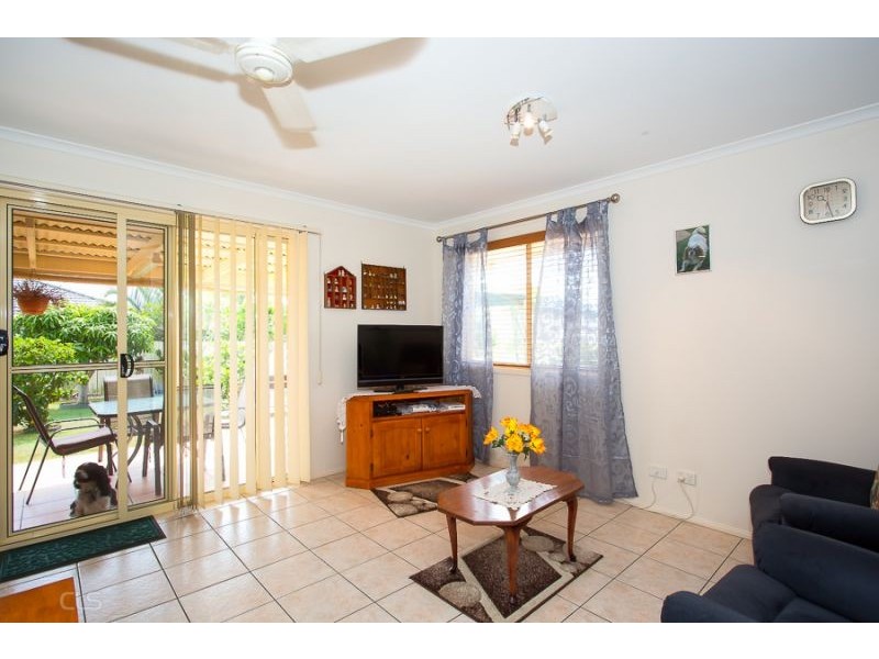 5 Scarborough Crt, Sandstone Point QLD 4511