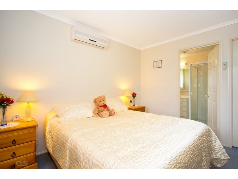 5 Scarborough Crt, Sandstone Point QLD 4511