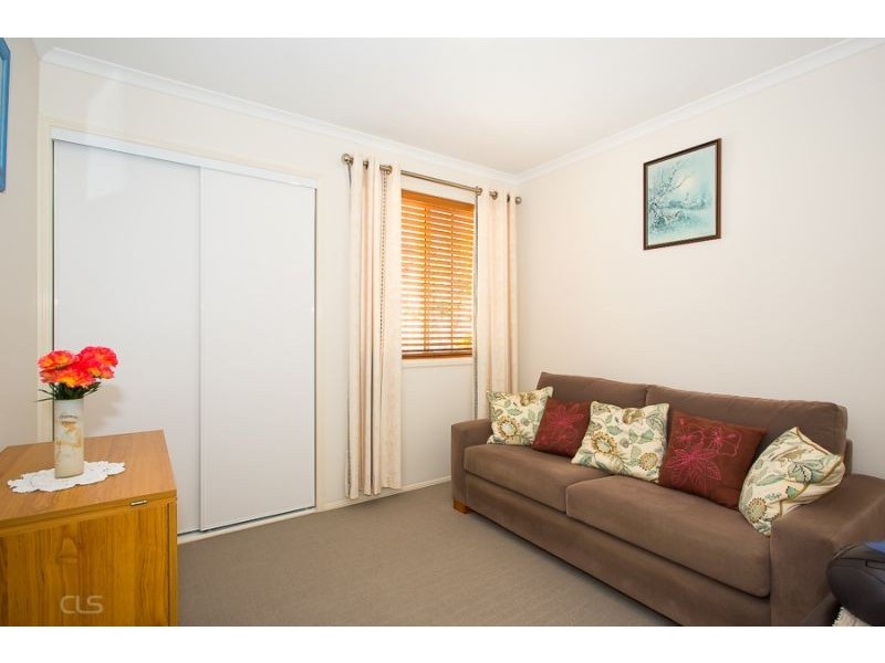 5 Scarborough Crt, Sandstone Point QLD 4511