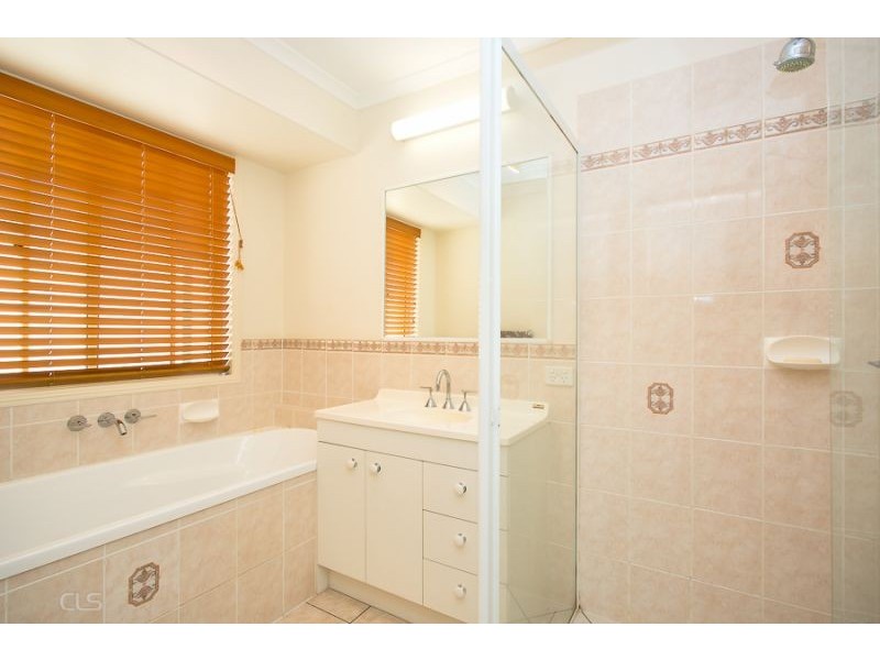 5 Scarborough Crt, Sandstone Point QLD 4511