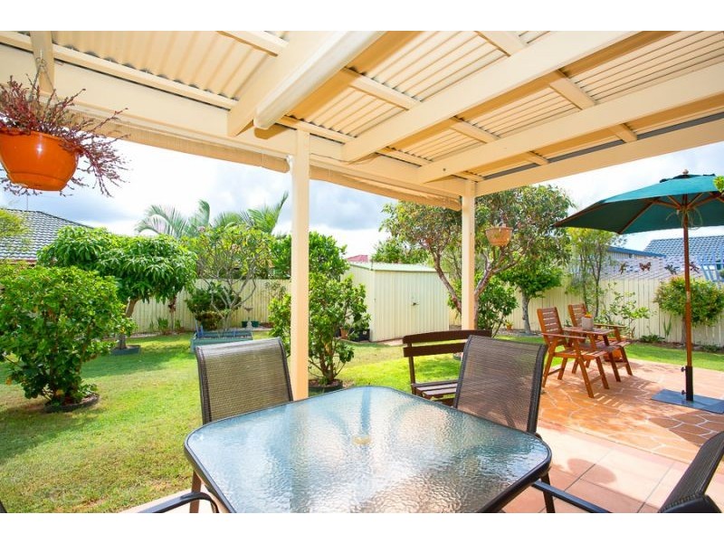 5 Scarborough Crt, Sandstone Point QLD 4511