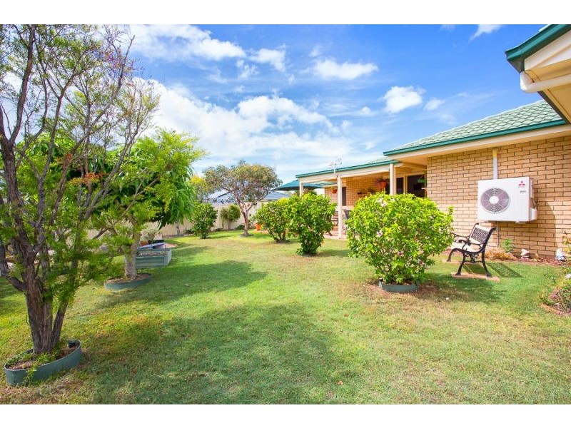 5 Scarborough Crt, Sandstone Point QLD 4511