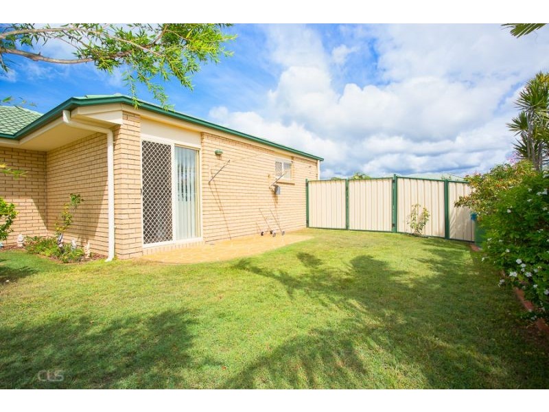 5 Scarborough Crt, Sandstone Point QLD 4511