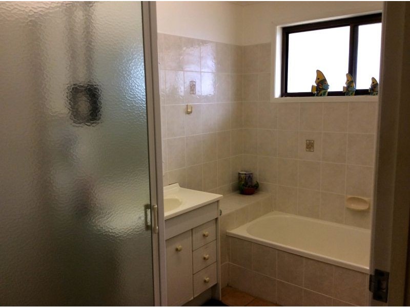 8 Paradise Parade, Bongaree QLD 4507