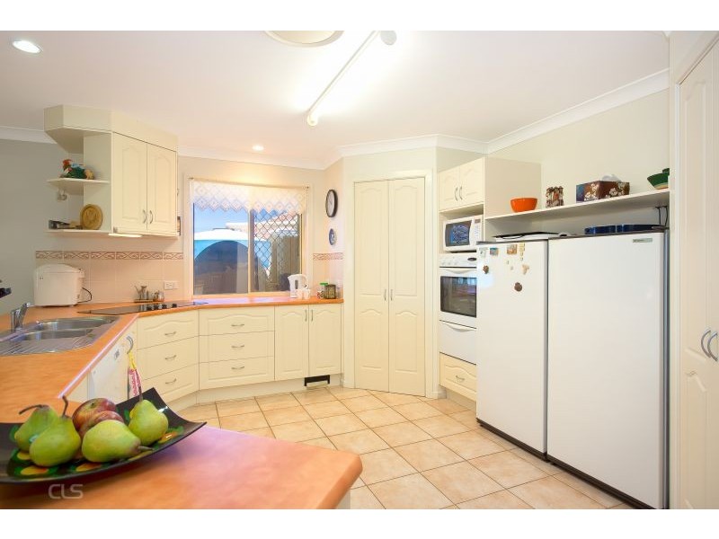 12 Sunbrite Court, Sandstone Point QLD 4511