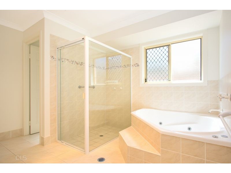 12 Sunbrite Court, Sandstone Point QLD 4511