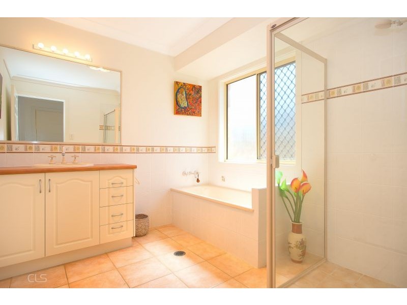 12 Sunbrite Court, Sandstone Point QLD 4511